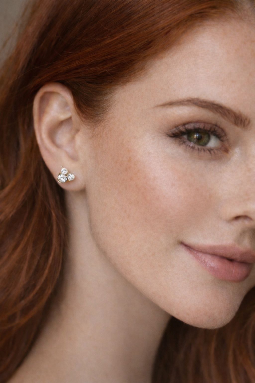 Brinco trio de brilhantes em ouro amarelo 18k (foto bebê)